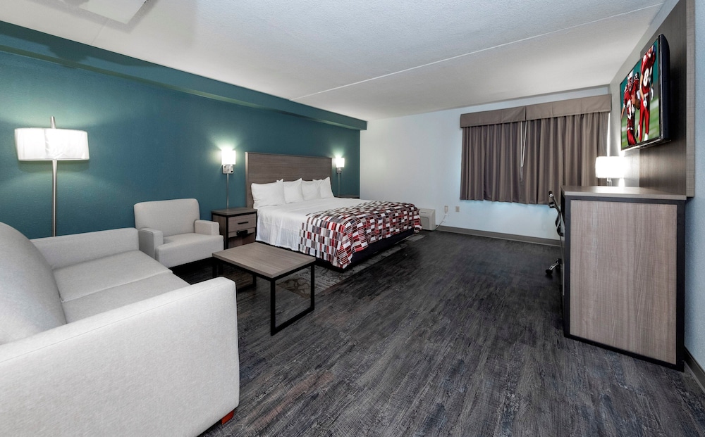 Red Roof Inn & Suites Wilmington New Castle - photo 12