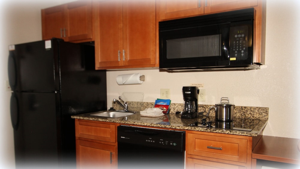 Candlewood Suites Fredericksburg by IHG - photo 12