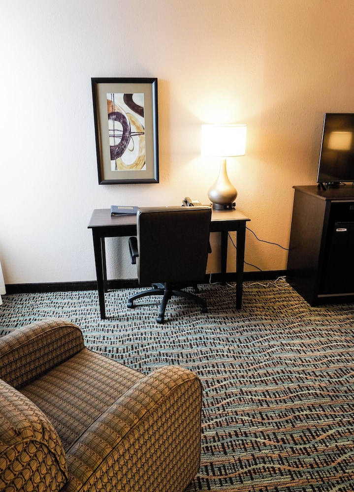 Boarders Inn & Suites by Cobblestone Hotels Grand Island - photo 17