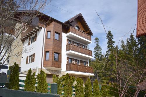 Cosy&Minimalistic Apartments Haret Building — 4-Star Luxury Hotel in Sinaia, Romania