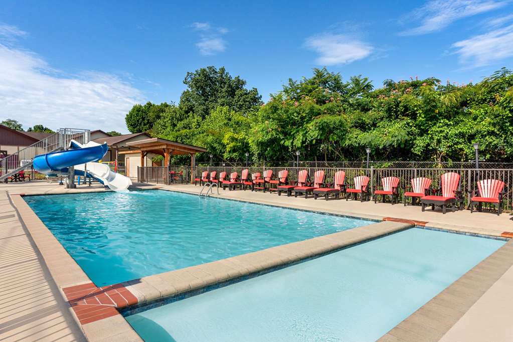 Howard Johnson by Wyndham Pigeon Forge - photo 16