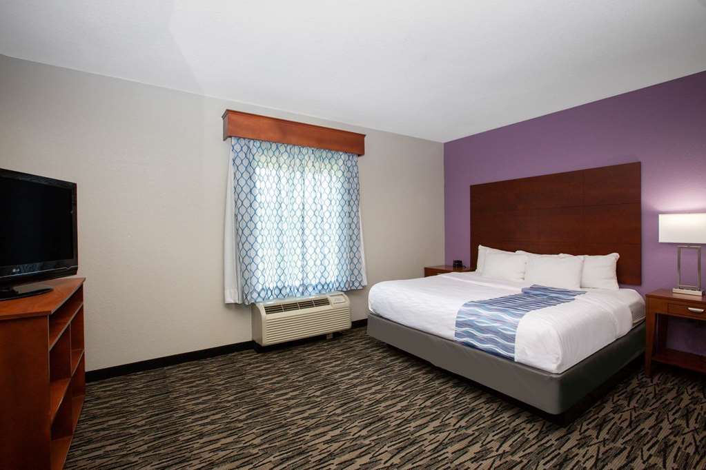 La Quinta Inn & Suites by Wyndham Tupelo - photo 23