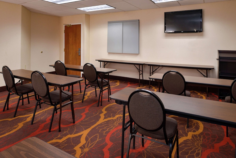 Hampton Inn Columbus East - photo 41