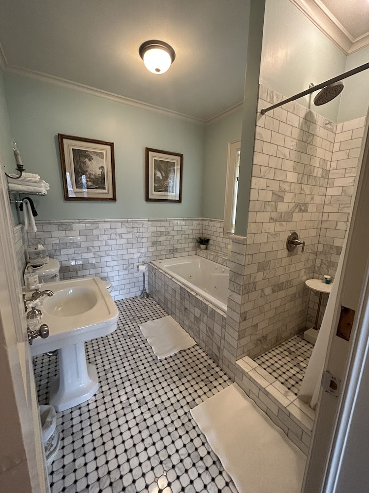 Hazeltine Boutique Hotel BnB - photo 14