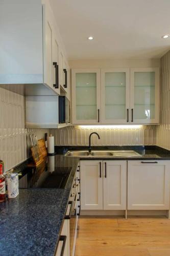 Stylish Top Floor Apartment