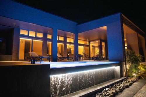 Ezra Villa Shirahama — 5-Star Luxury Hotel in Shirahamacho-Usazakiminami, Japan