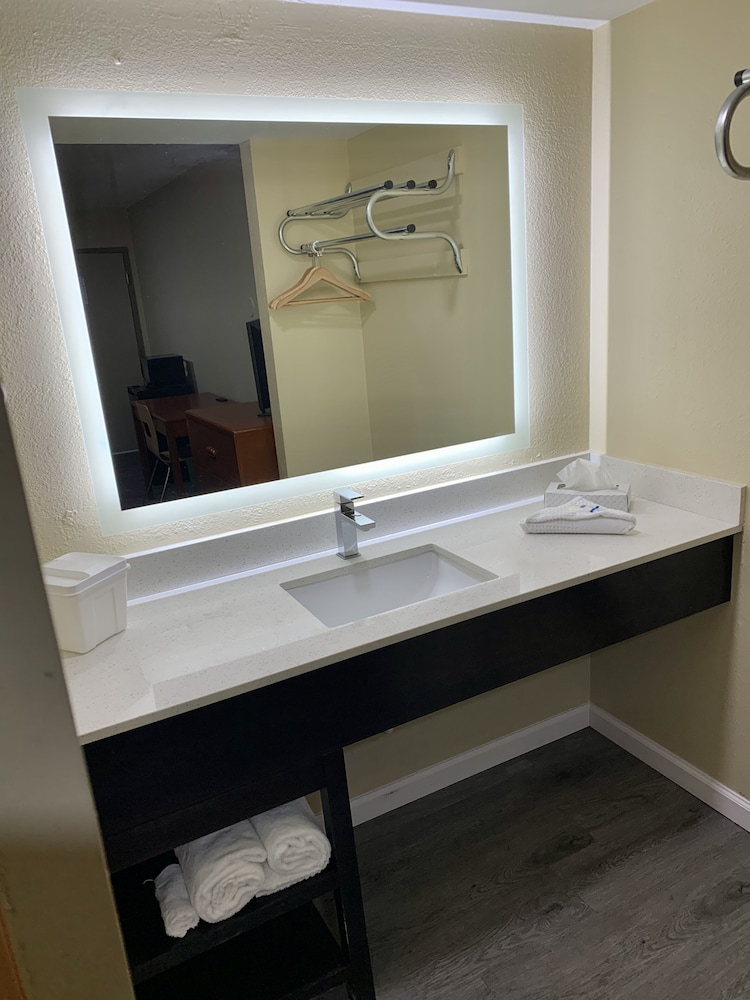 Rodeway Inn Sacramento University Area - photo 22