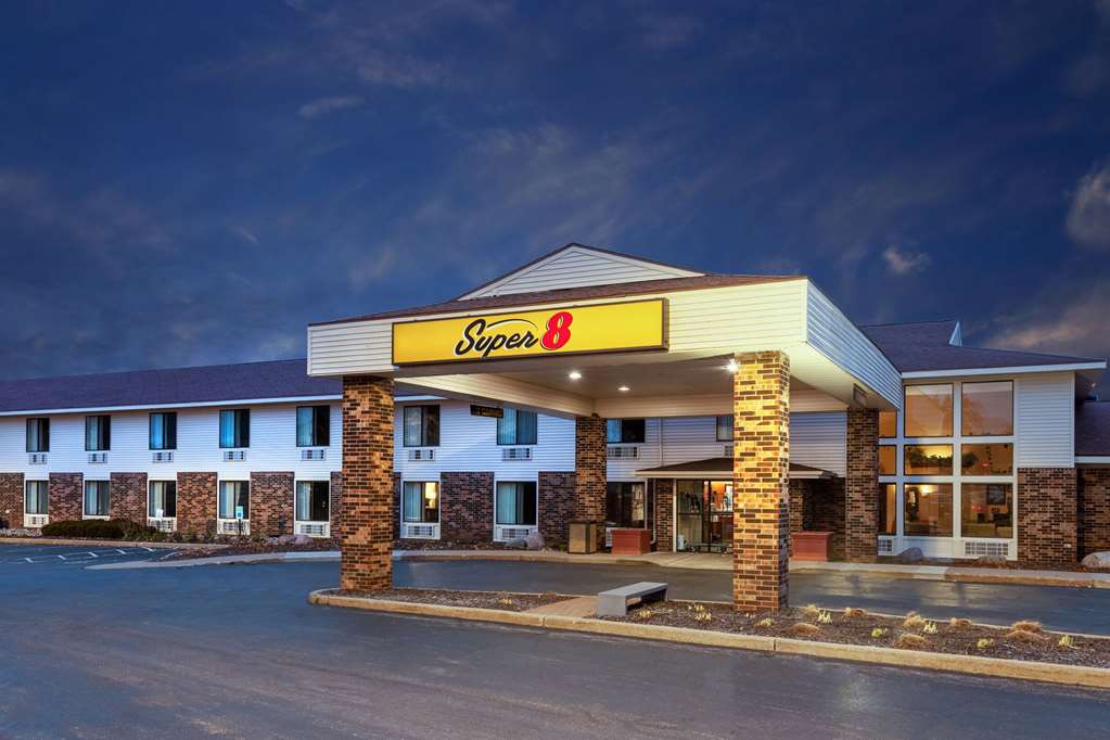 Super 8 by Wyndham Wausau - photo 4