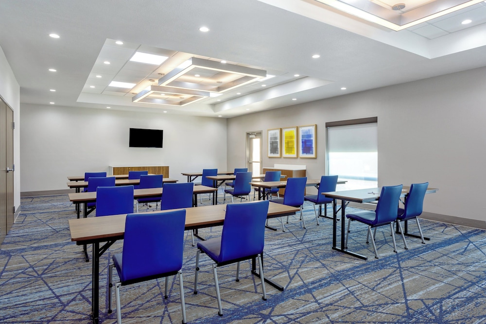 Holiday Inn Express & Suites Macclenny by IHG - photo 39