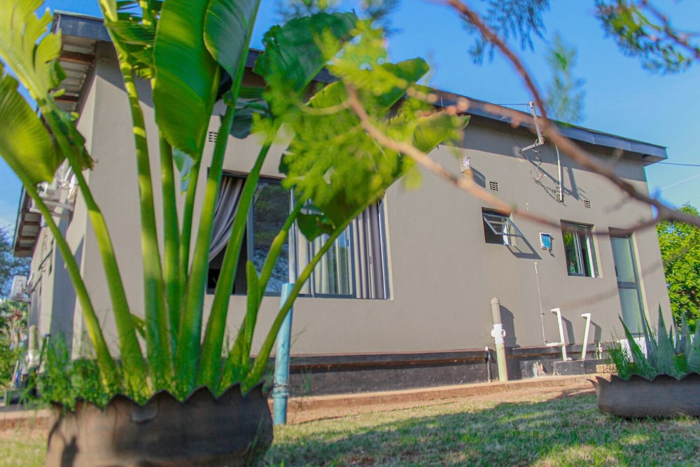 Tou Safari Lodge — 5-Star Luxury Hotel in Livingstone, Zambia