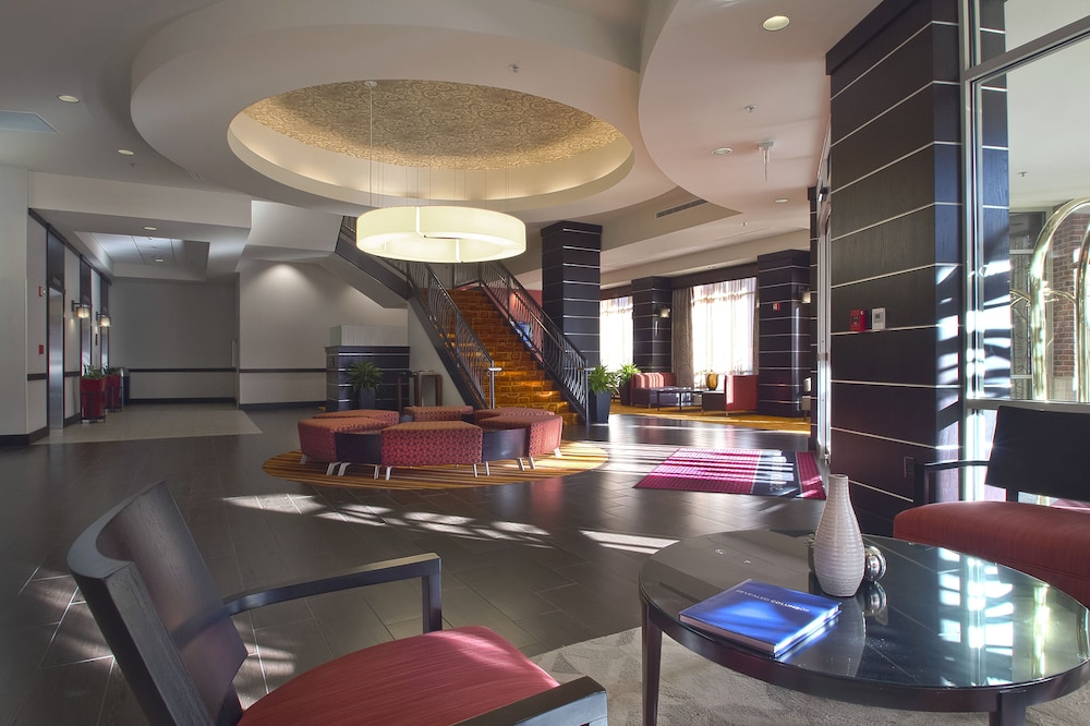 Hampton Inn & Suites Columbus Downtown - photo 13