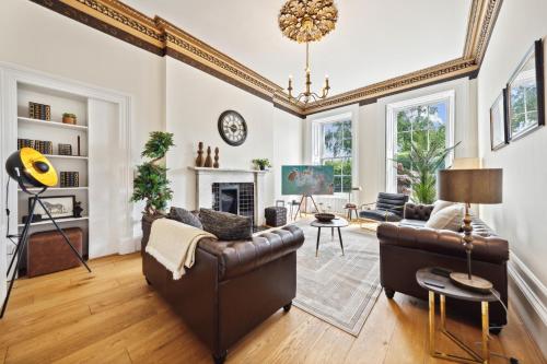 Timeless 5 bed Duplex Flat — 4-Star Luxury Hotel in Glasgow, United Kingdom