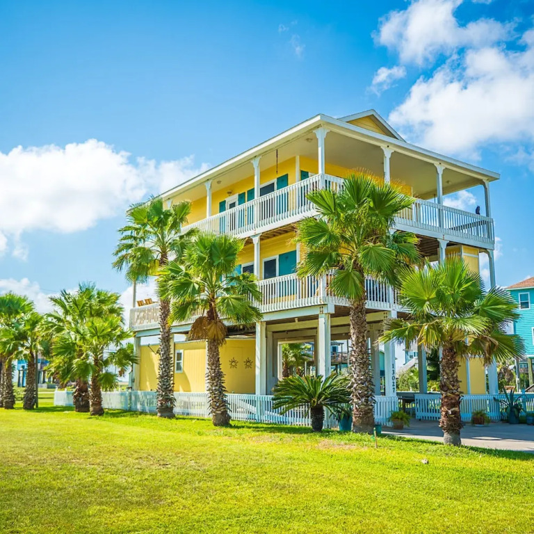 Serenity By The Sea Great Views In Treasure Island in Freeport, United States