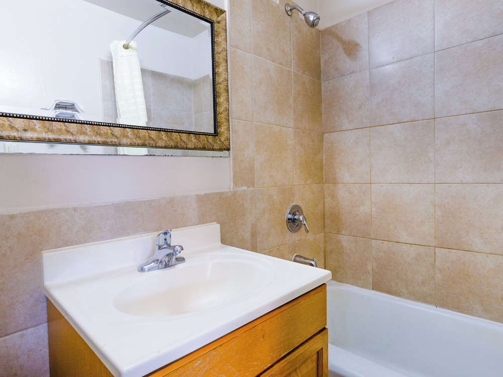 Manor Motel Near Oak Brook Chicago Westchester - photo 11