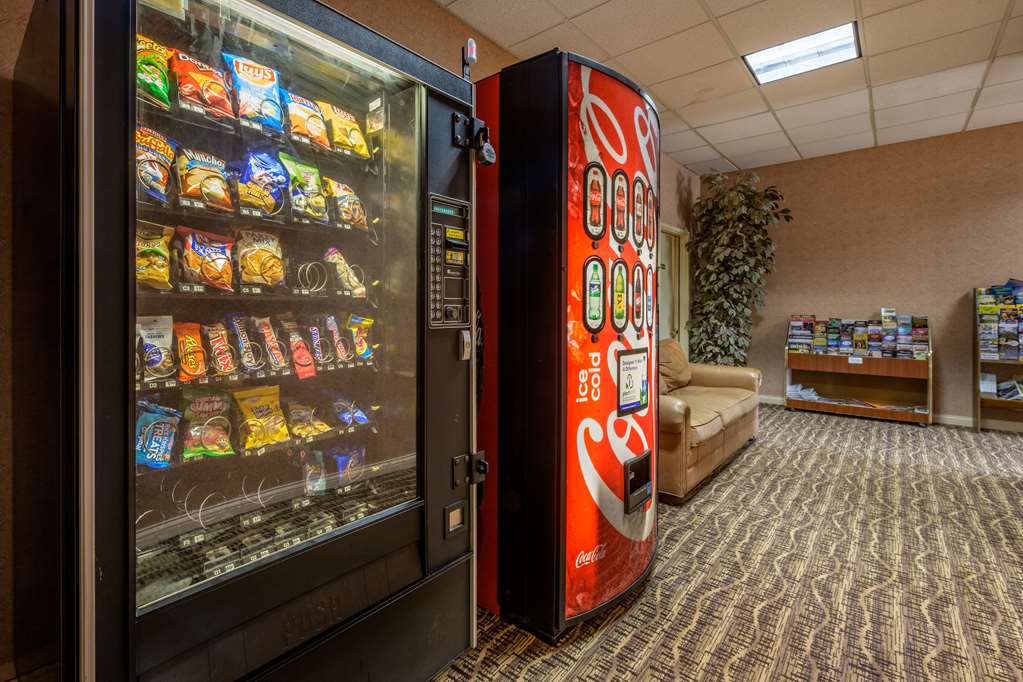 Econo Lodge Inn & Suites Triadelphia Wheeling - photo 32