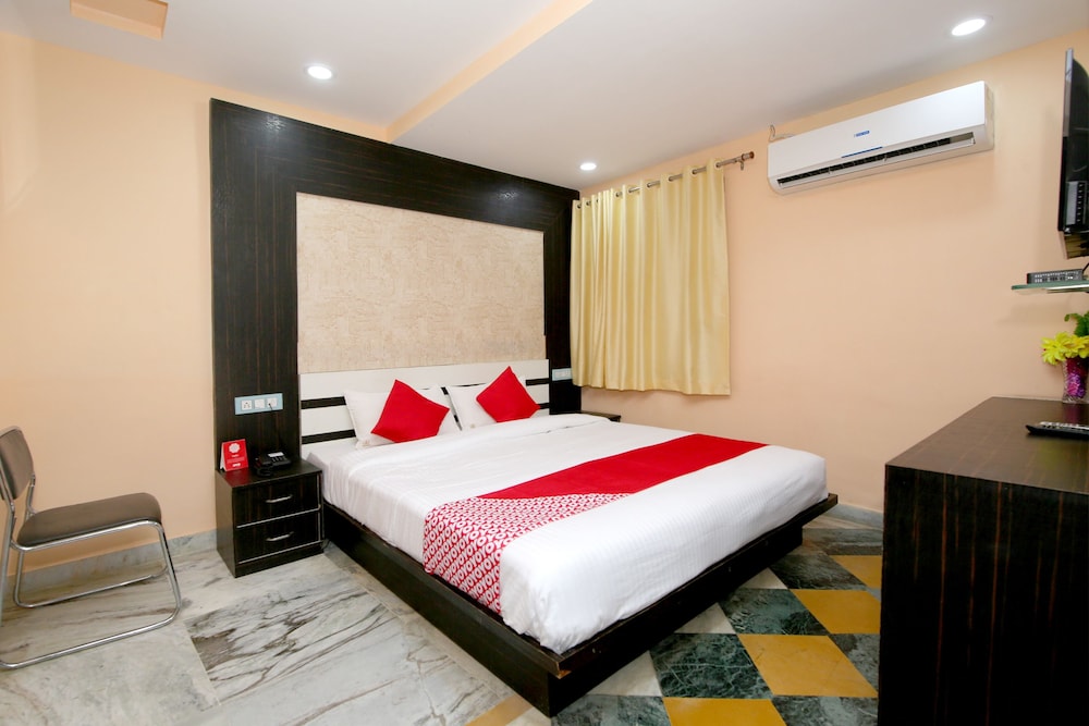 Oyo 24339 Hotel Vega in Jabalpur, India