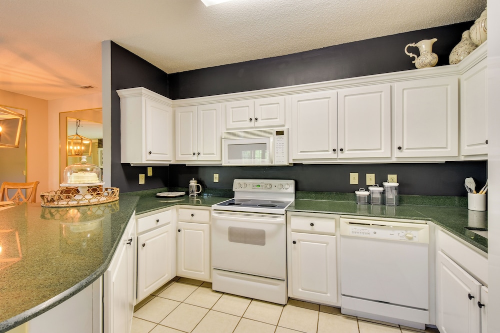 Kingwood Resort Condo with Golf Course Views - photo 11