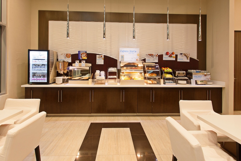 Hampton Inn by Hilton North Hollywood - photo 35