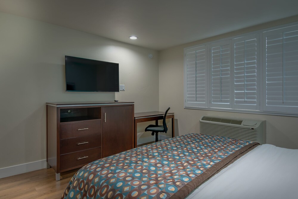 Vagabond Inn Executive Bakersfield Downtowner - photo 6