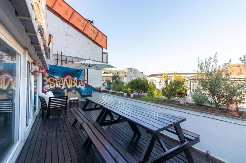 Exclusive Vibrant 3BR Duplex w Terrace in Kadıköy — 4-Star Luxury Hotel in Istanbul, Turkey