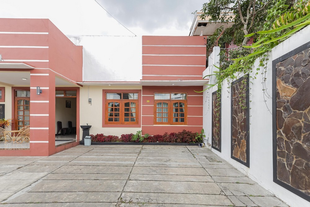 RedDoorz at WR Supratman Batu in Batu, Indonesia