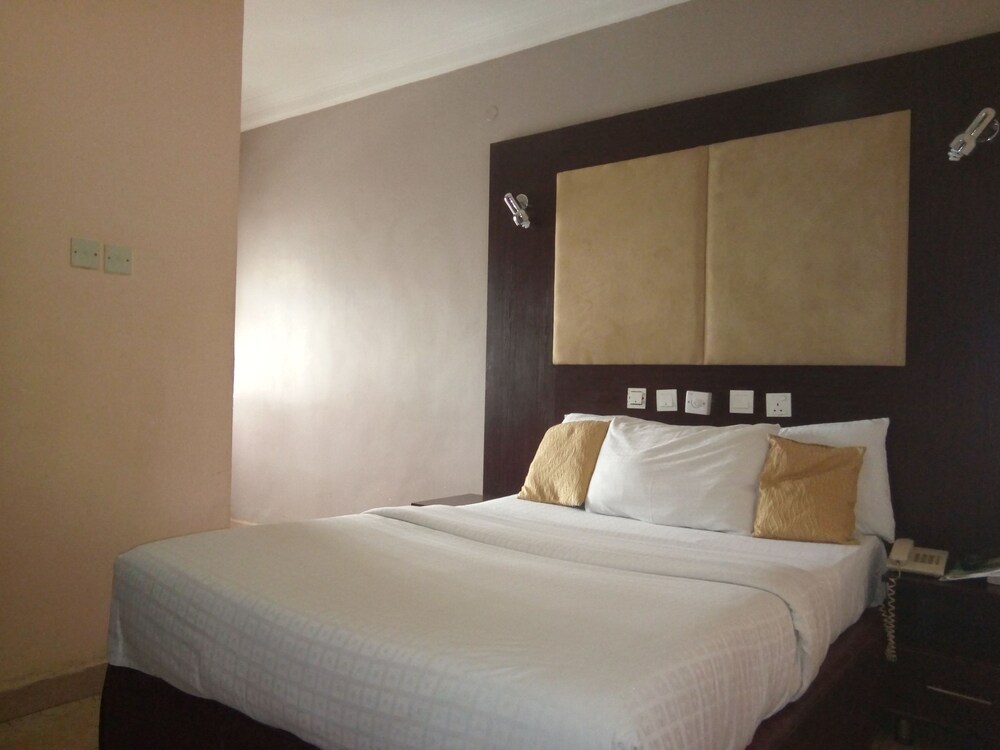 Roses Hotel - carbon neutral hotel in Abuja