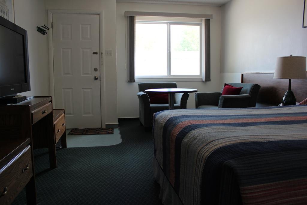 Wheatland Motel — Vulcan — photo 2