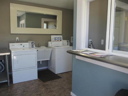 Riverfront Studio Suites - photo 26