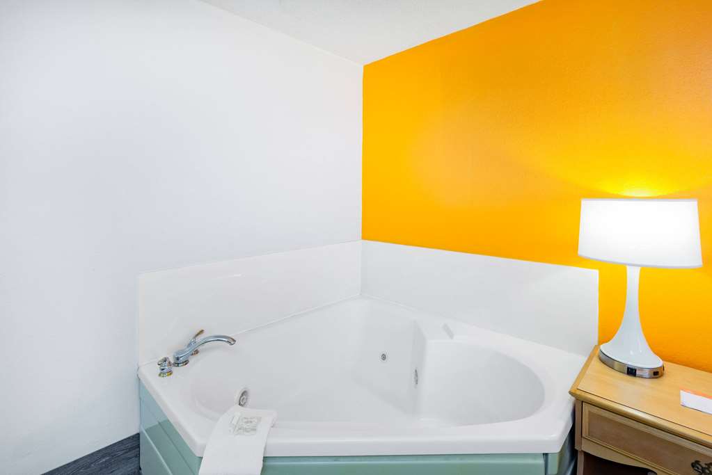 Howard Johnson by Wyndham Staunton - photo 38