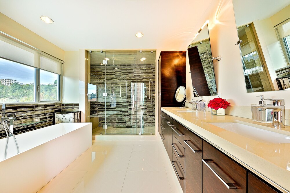 Hollywood Estate With Stunning Views - photo 40