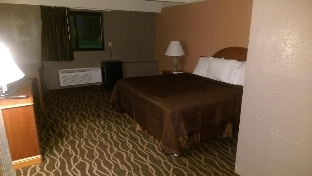 Economy Inn North Randall - photo 20