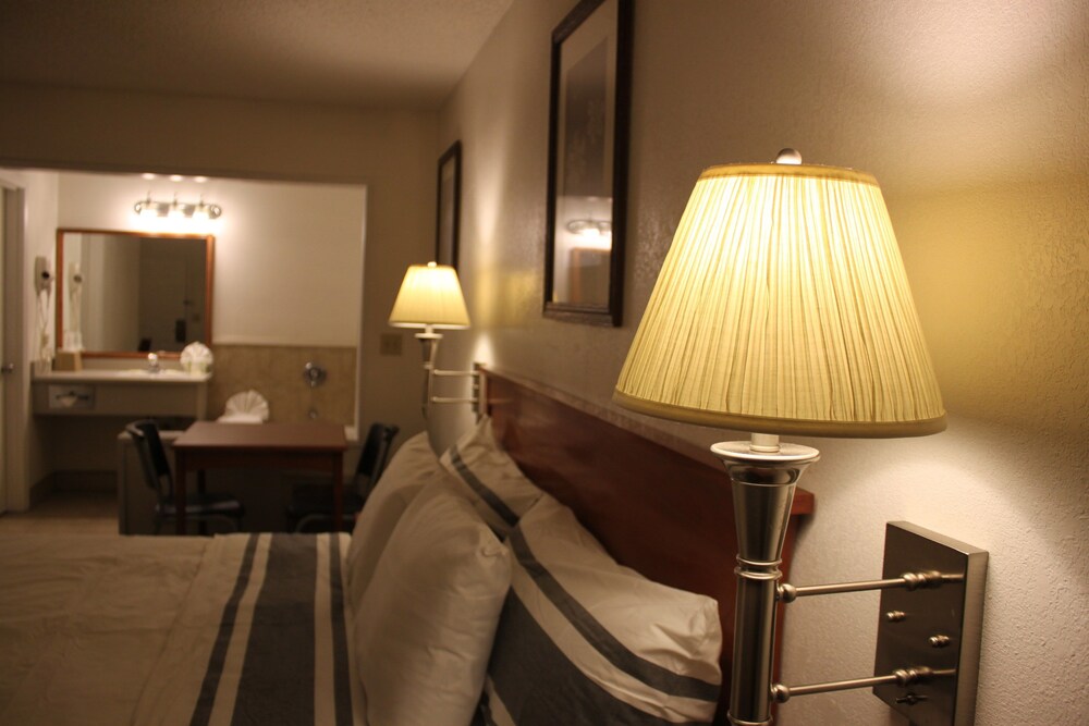Port of Tacoma Inn - photo 4