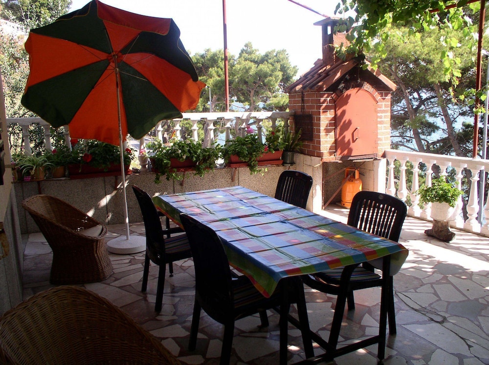 Milica sea View A2 in Dugi Rat, Croatia