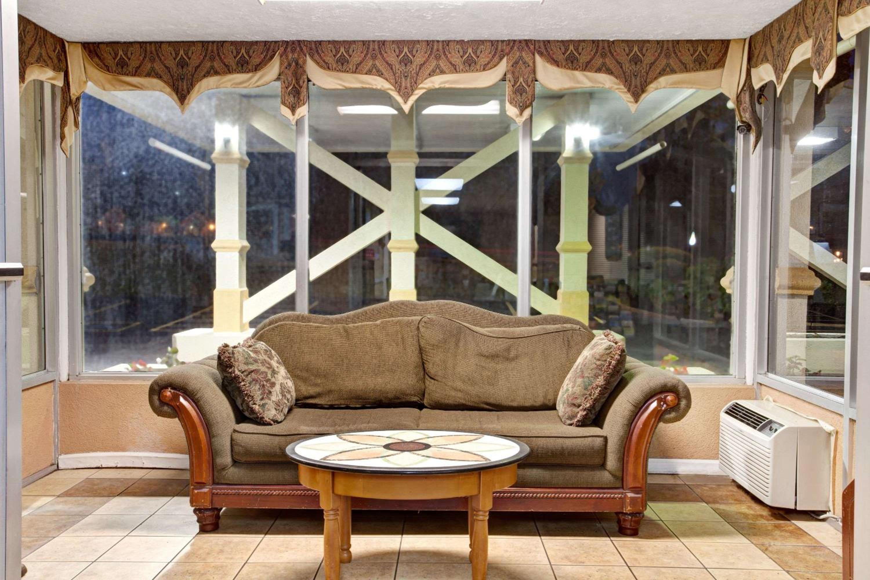 Days Inn by Wyndham Knoxville West - photo 25