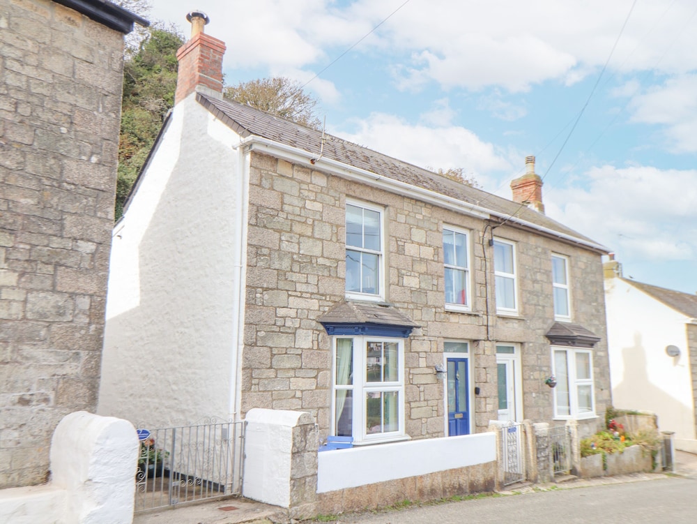 Crab Pot Cottage — 4-Star Luxury Hotel in Helston, United Kingdom