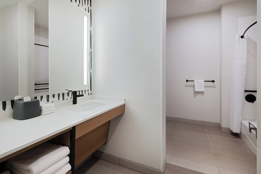 Atwell Suites Kansas City Airport by IHG - photo 16