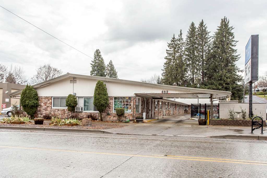 Rodeway Inn La Grande - photo 2