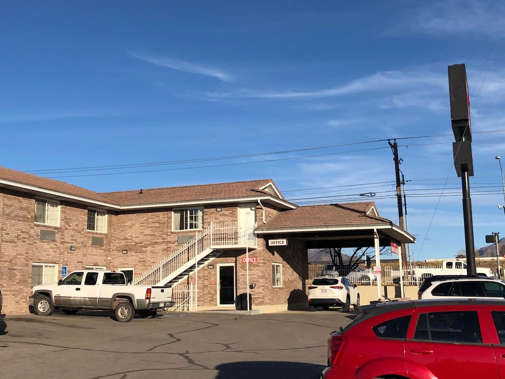Ameri Stay Inn & Suites - photo 25