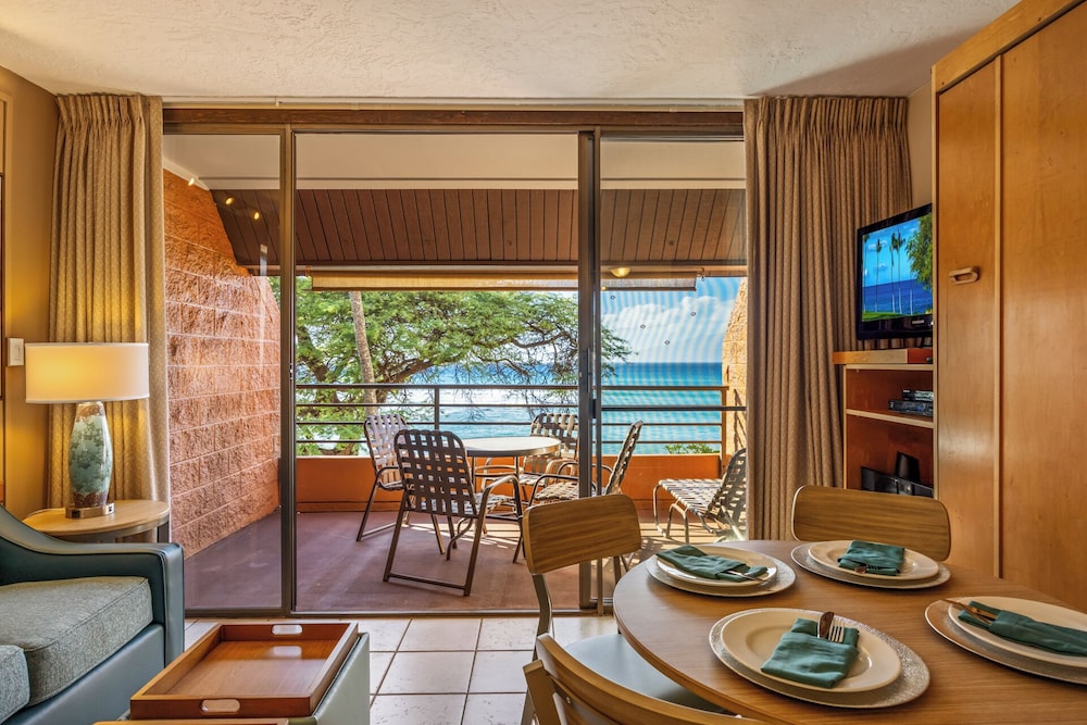 Kuleana Club #722 Oceanfront 1 bedroom & 1 bathroom 3rd Floor — 4-Star Luxury Hotel in Lahaina, United States