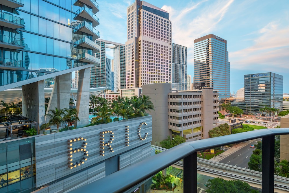 Suites at SLS Lux Brickell managed by CE - photo 32