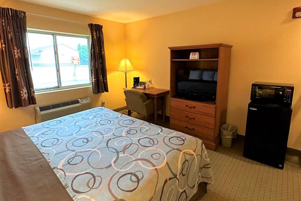 Super 8 by Wyndham Topeka at Forbes Landing - photo 19