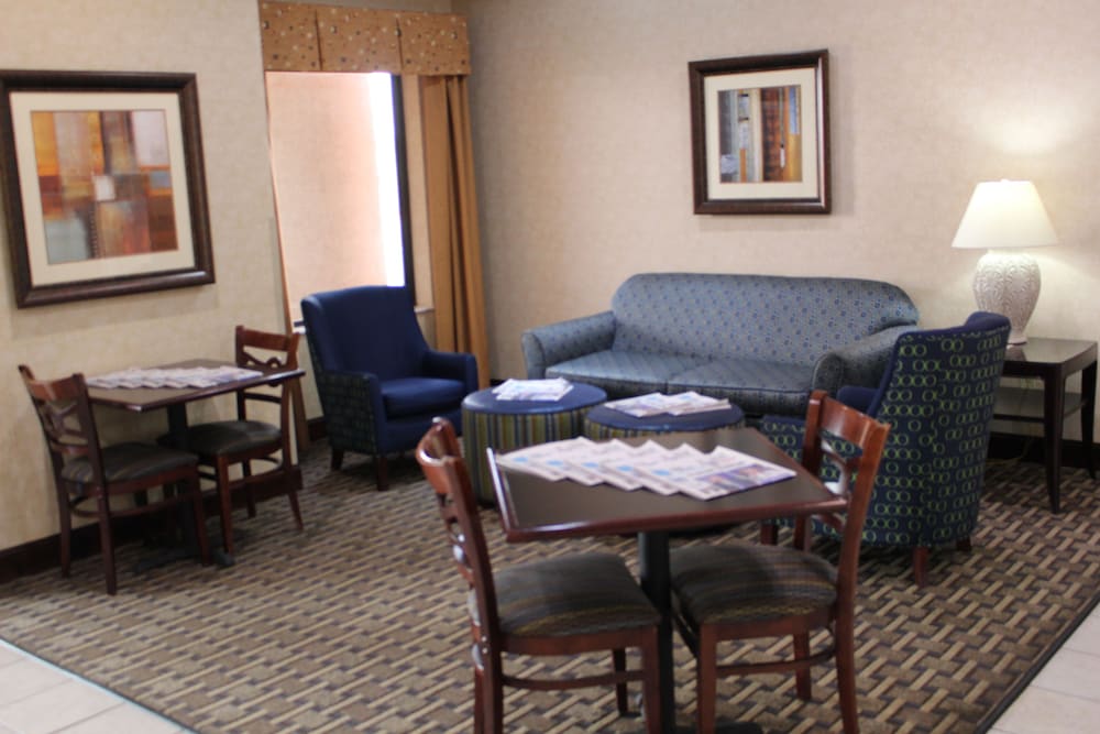 Holiday Inn Express Kansas City Liberty by IHG - photo 4