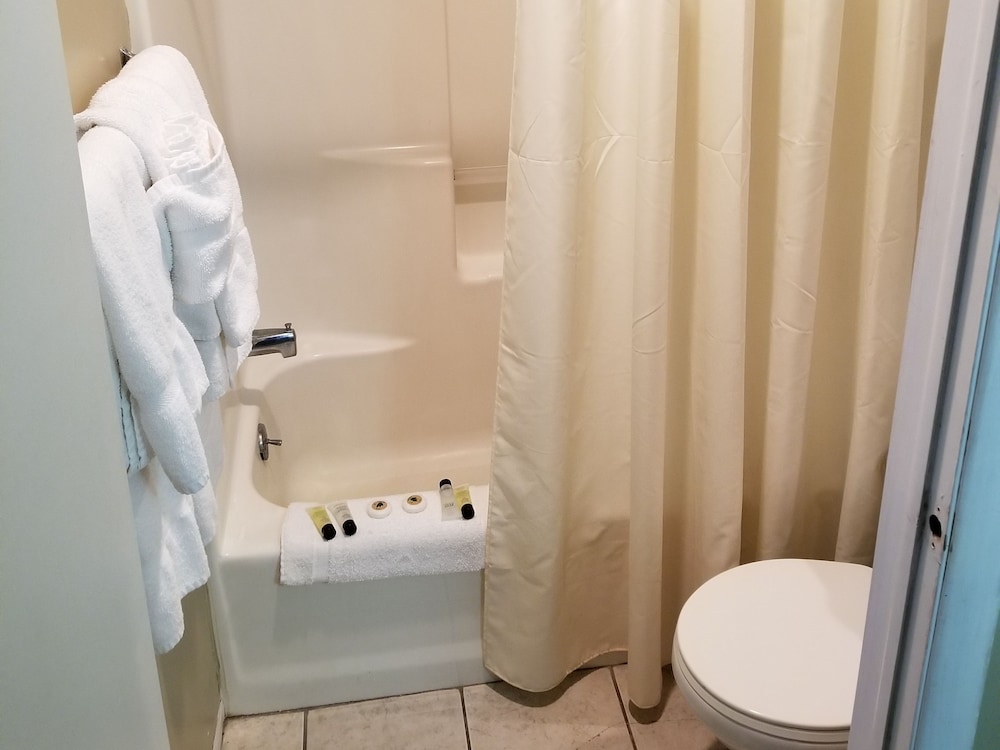 Mainstay Inn - photo 20