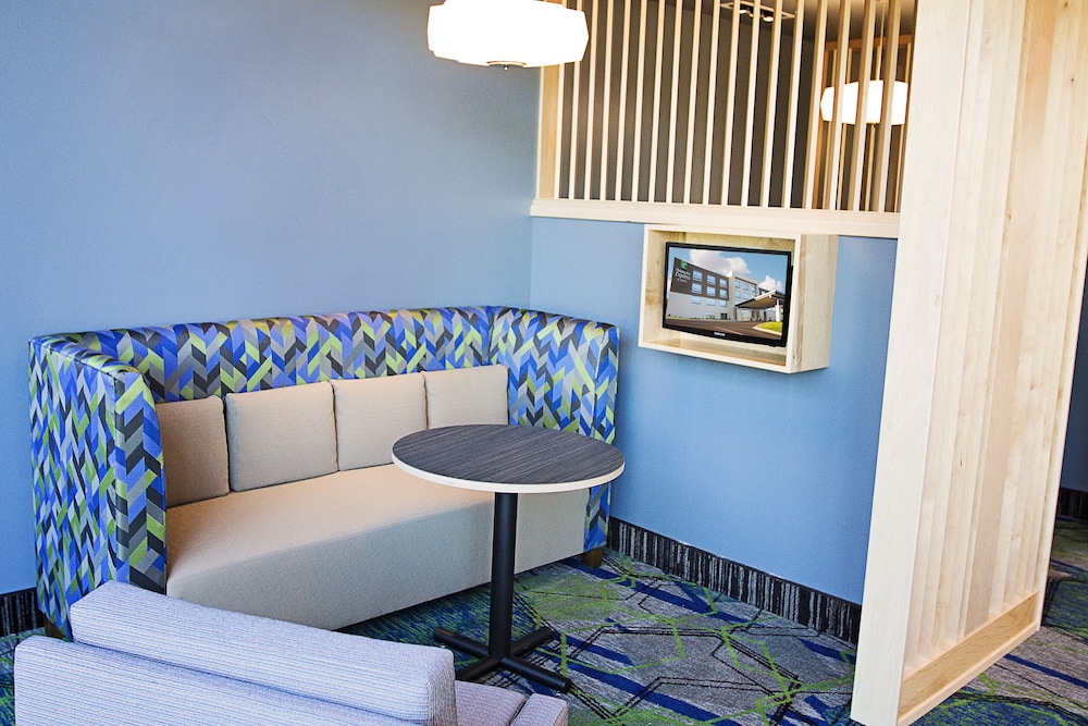 Holiday Inn Express & Suites Greenwood Mall by IHG - photo 4