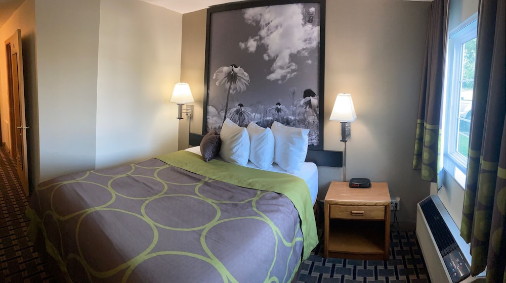 Super 8 by Wyndham Chisago City - photo 3
