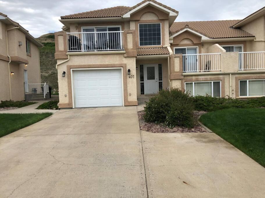 Paradise Canyon Golf Resort Luxury Condo U409 — hotel in Lethbridge