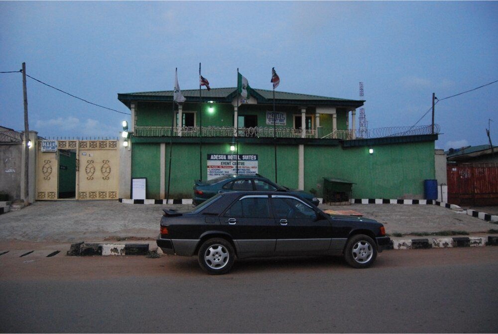 Adesua Hotel Hostel