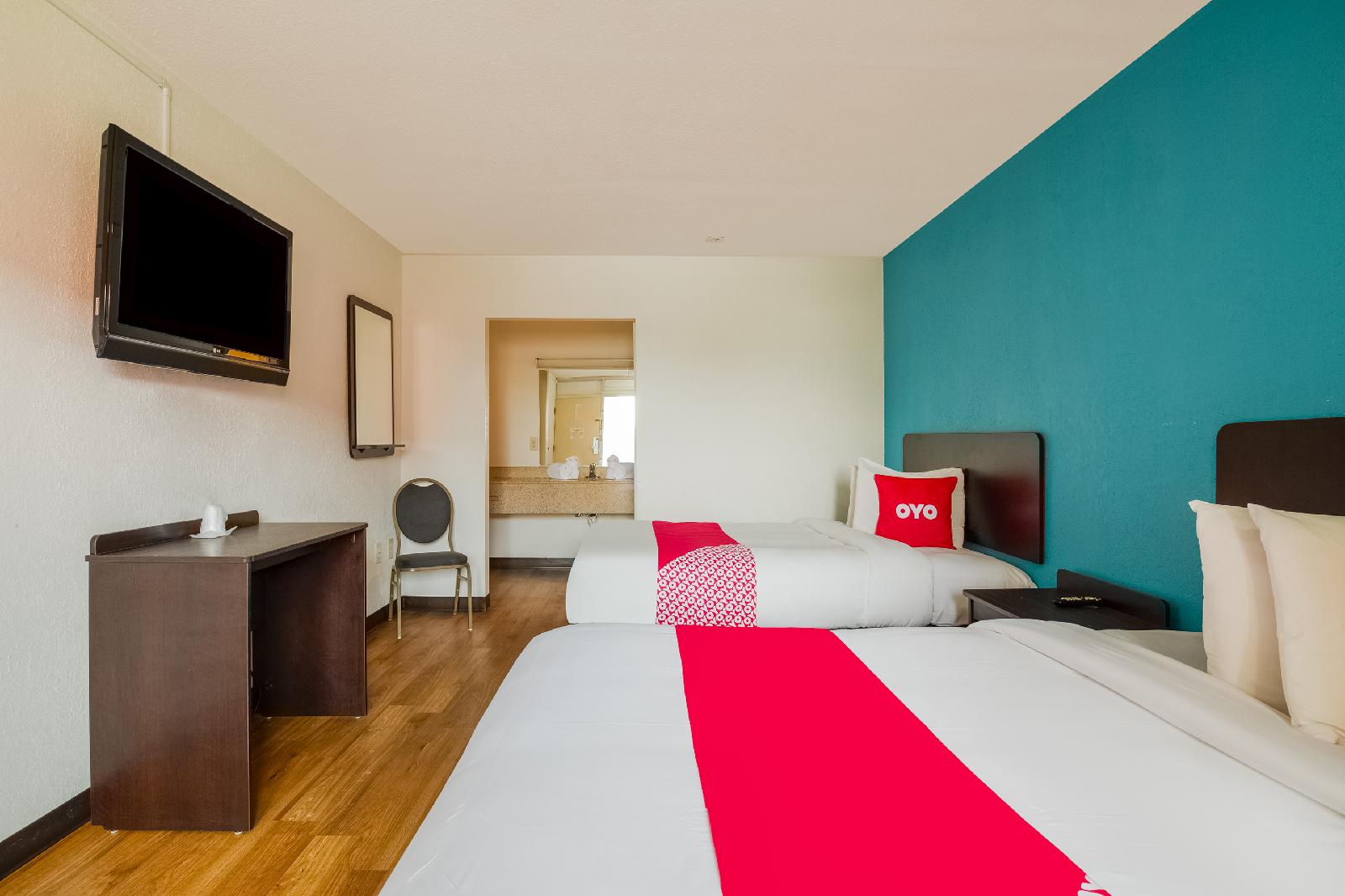 OYO Hotel St. Louis Lambert Airport - photo 12