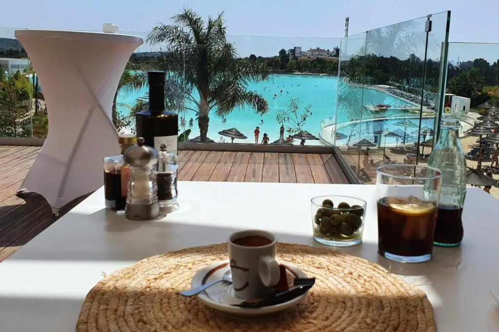 Luxury Penthouse Alcazaba Lagoon EHHouse — hotel in Casares