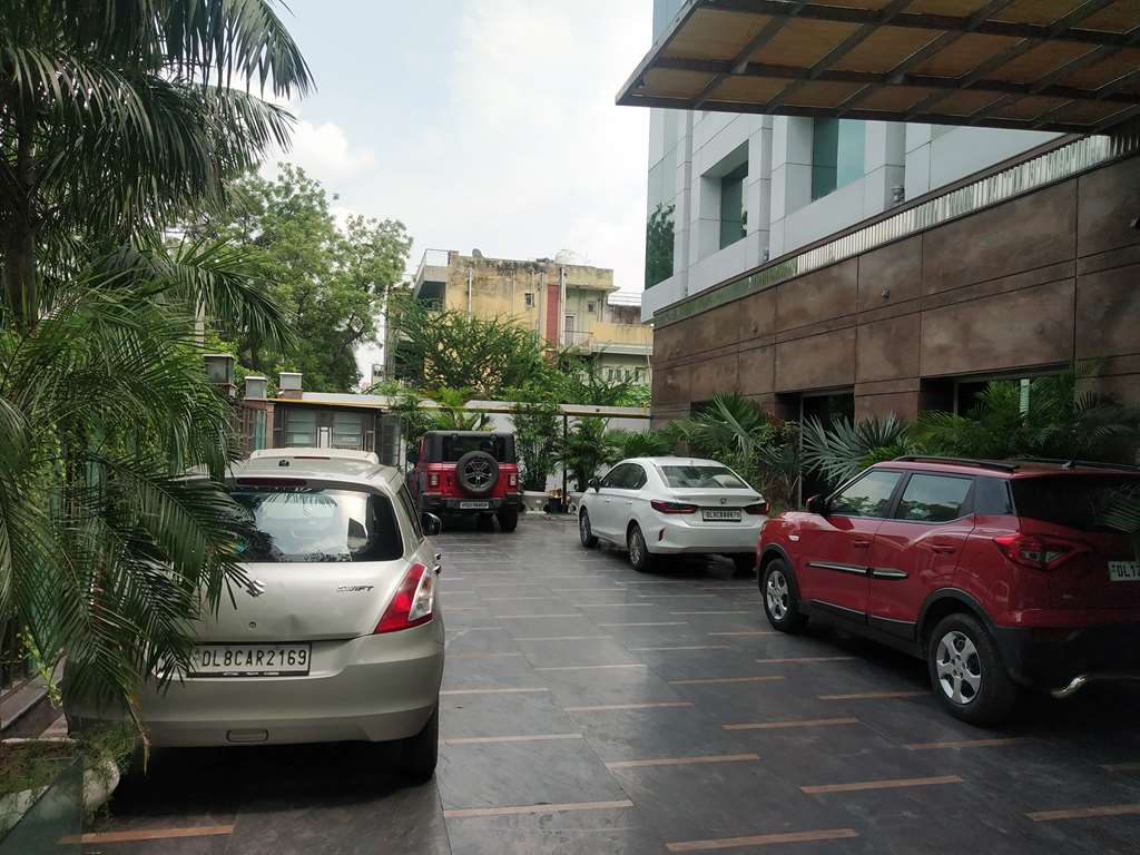 Venizia Sarovar Portico Delhi — 4-Star Luxury Hotel in New Delhi, India